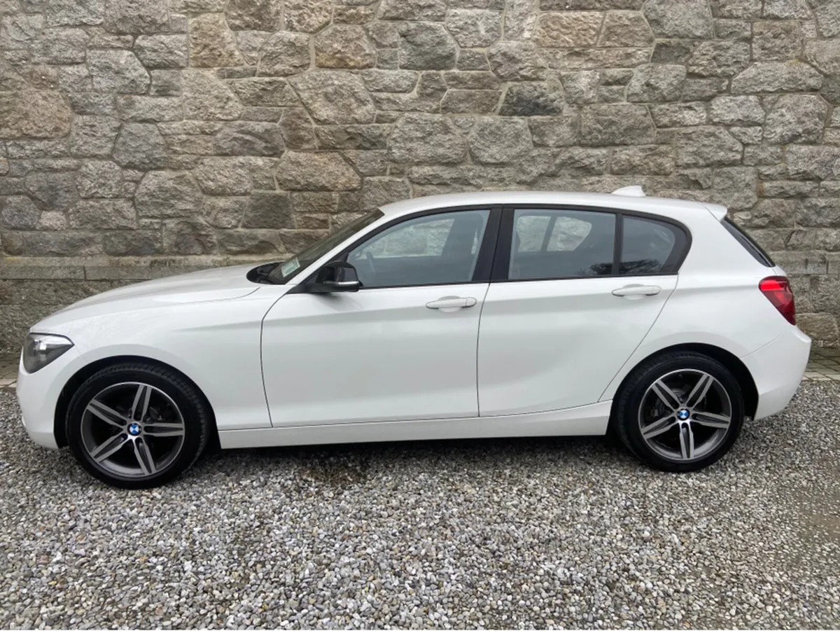 BMW 1-Series I SPORT 5DR - Image 3