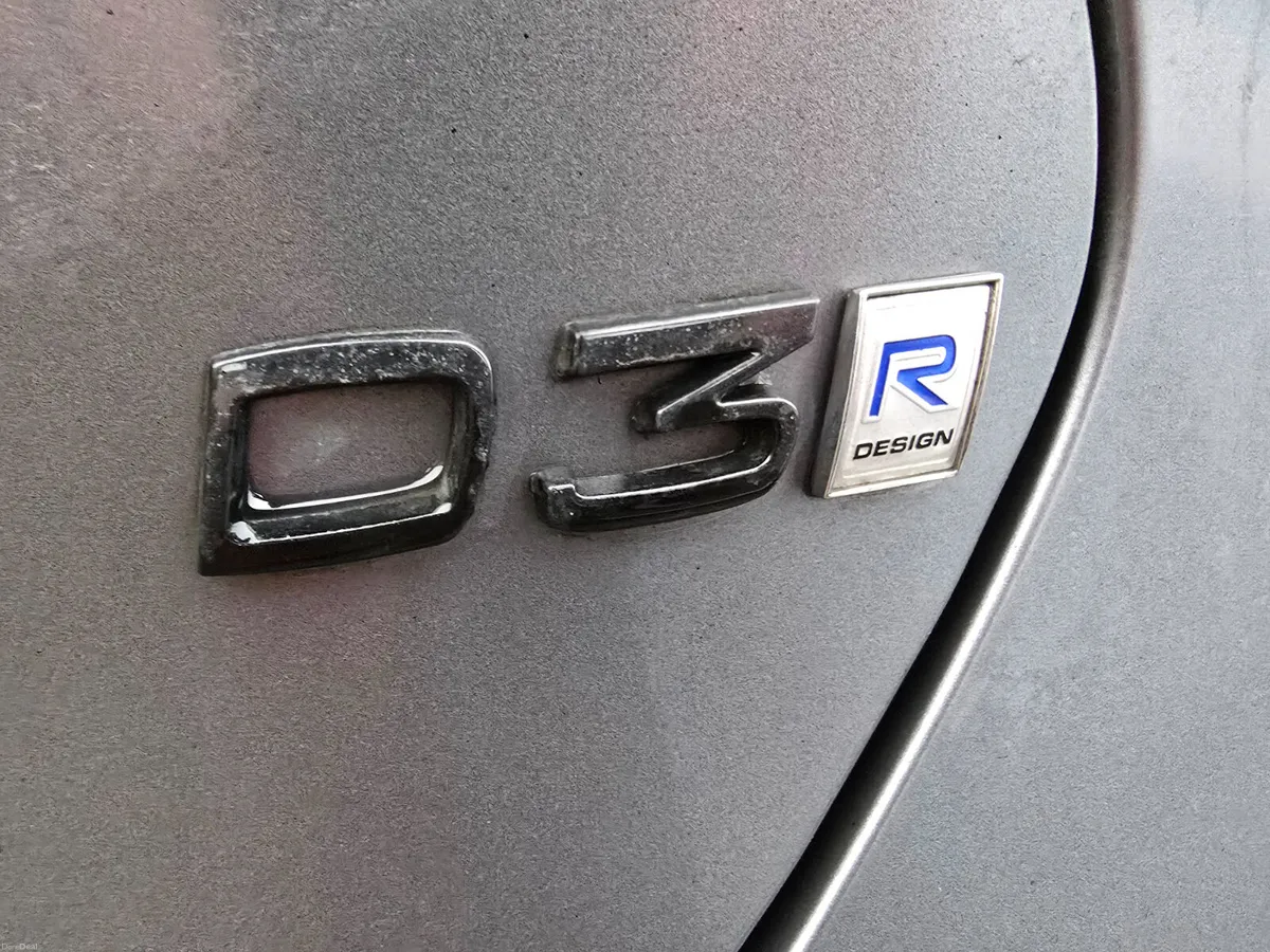 Volvo V40 2016 R design 150hp 2l diesel €6990 - Image 2