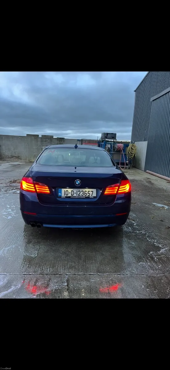 BMW 5-Series 2010 - Image 2