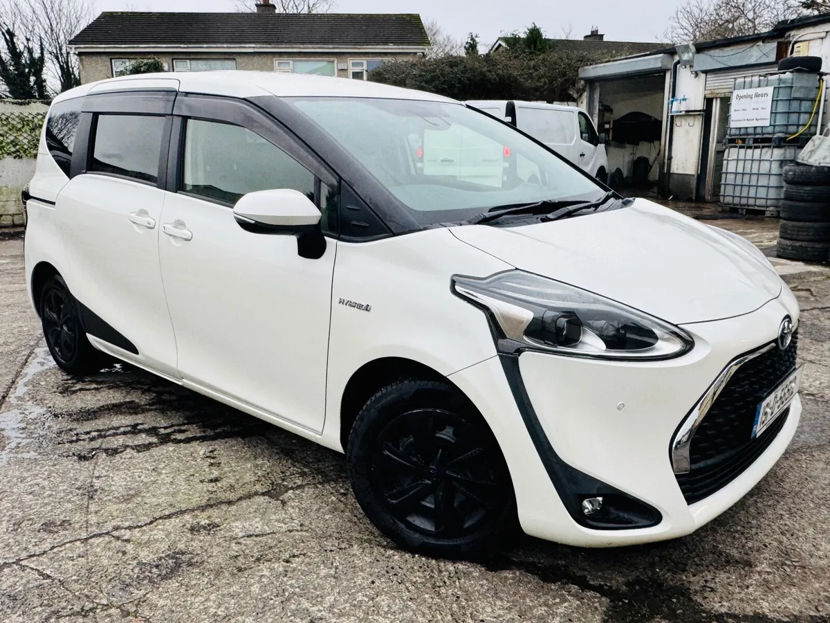 Toyota Sienta 7 Seater Hybrid Luxury Tech Performa - Image 4