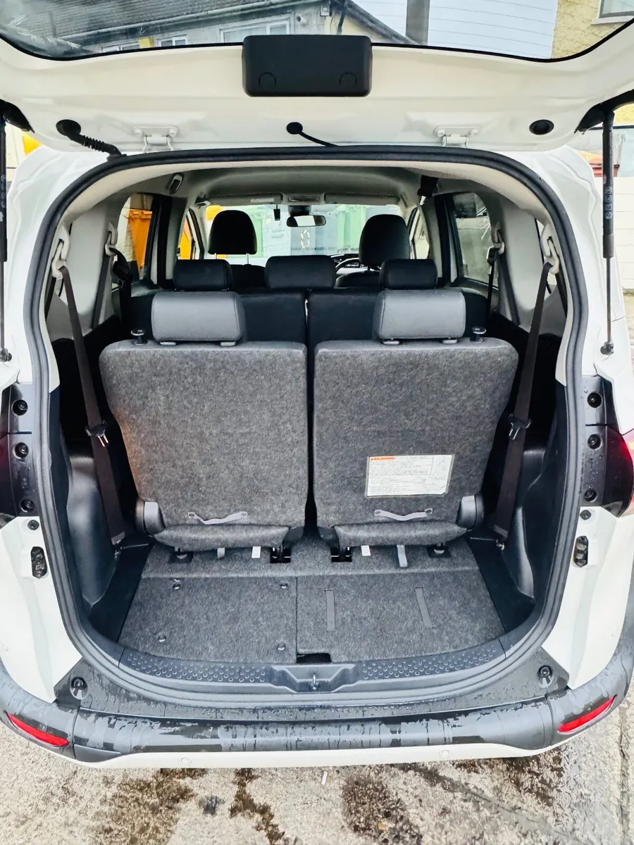 Toyota Sienta 7 Seater Hybrid Luxury Tech Performa - Image 3