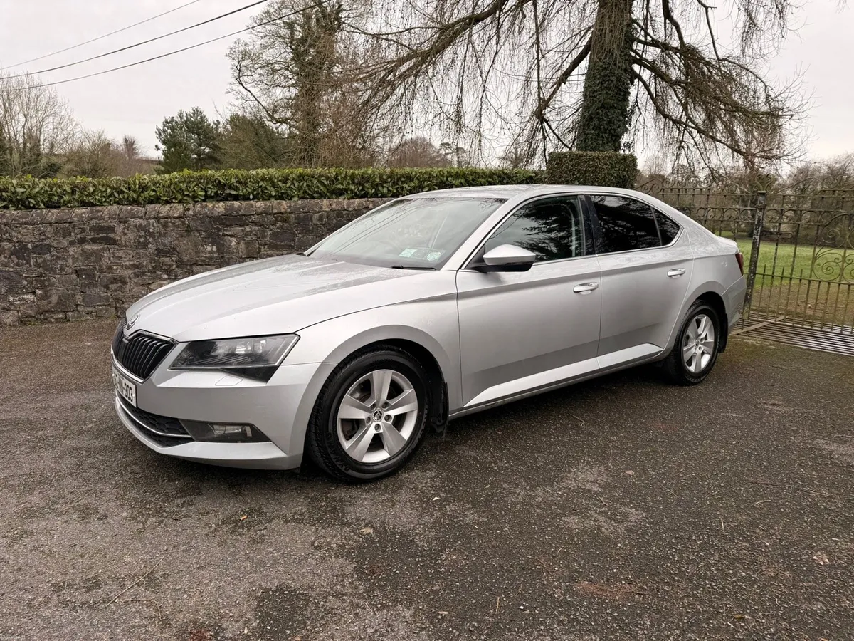 162 Skoda Superb 1.6TDI Ambition - Image 1