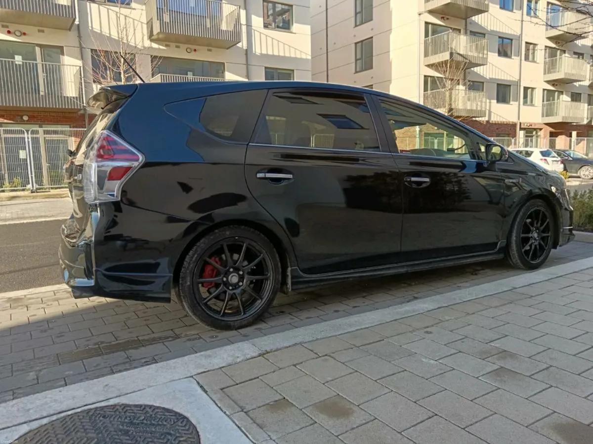 Toyota prius alpha 2012 - Image 4