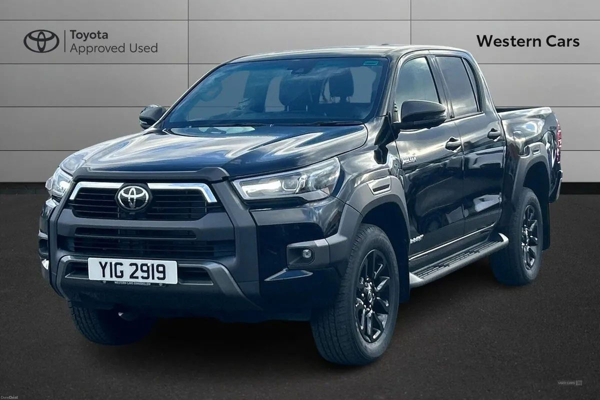 Toyota Hilux 2.8 D-4D-h Invincible X Auto 4WD Euro - Image 3