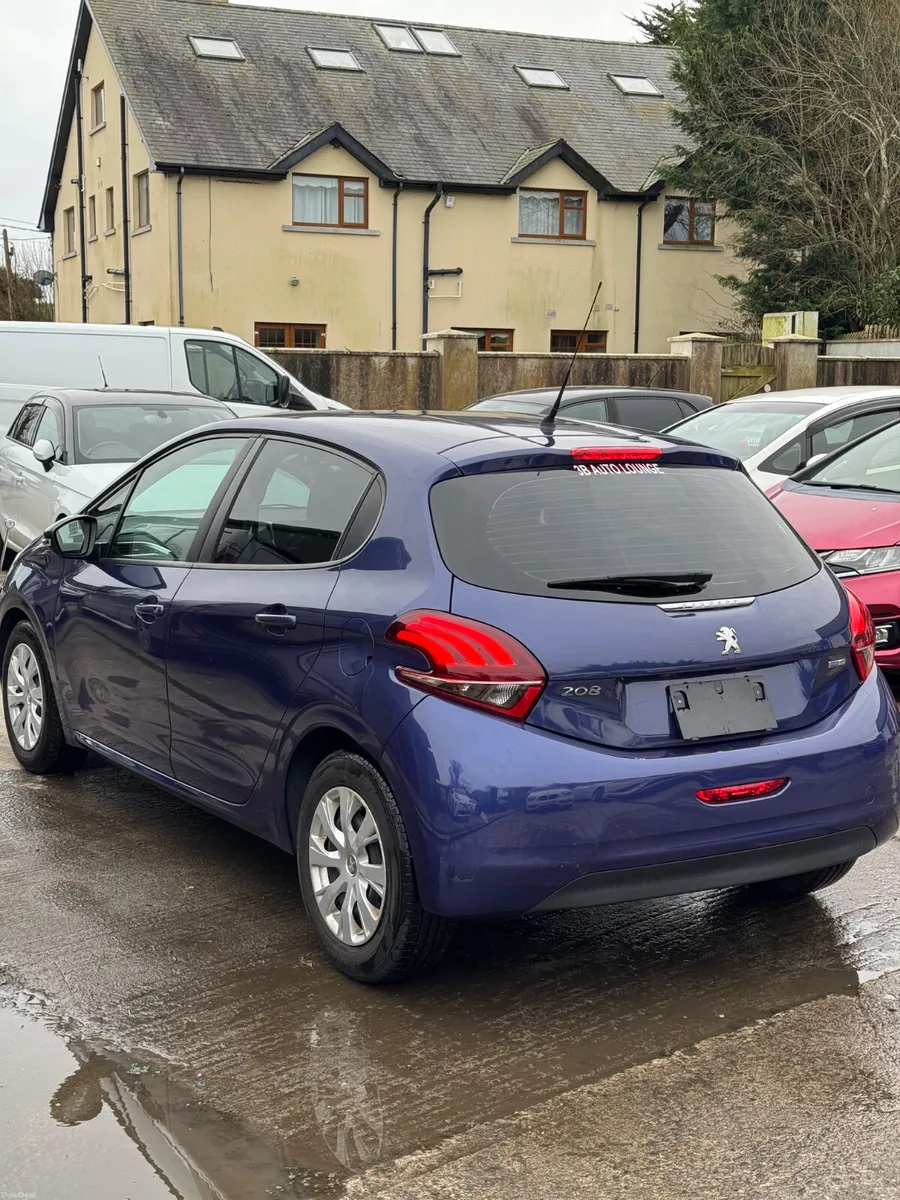 Peugeot 208 1.2 Automatic 32000KM 2016 - Image 4