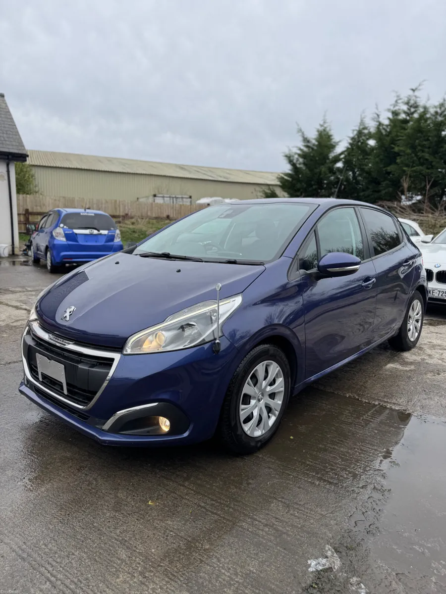 Peugeot 208 1.2 Automatic 32000KM 2016 - Image 2