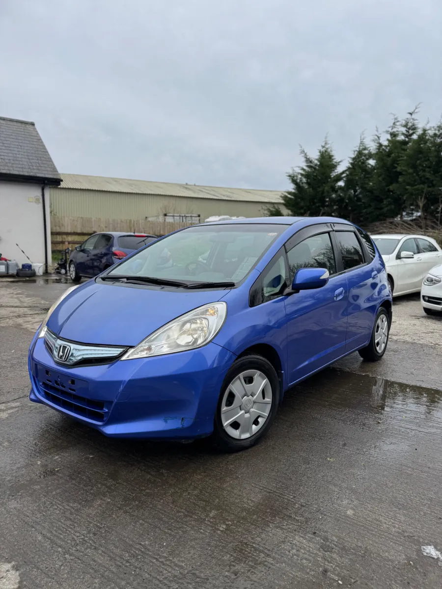 HONDA FIT 1.3L Automatic HYBRID 50000KM 2011 - Image 3