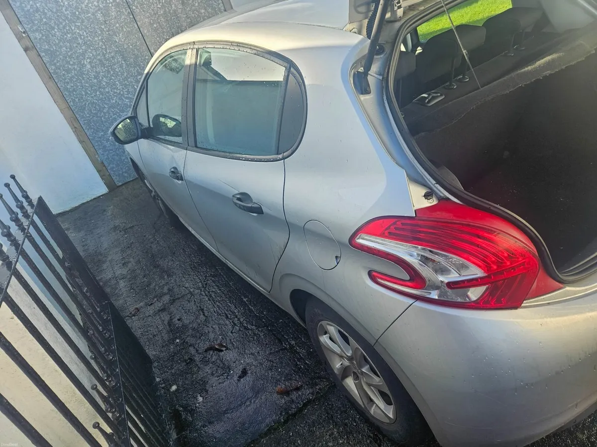 Peugeot 208 2014 - Image 2