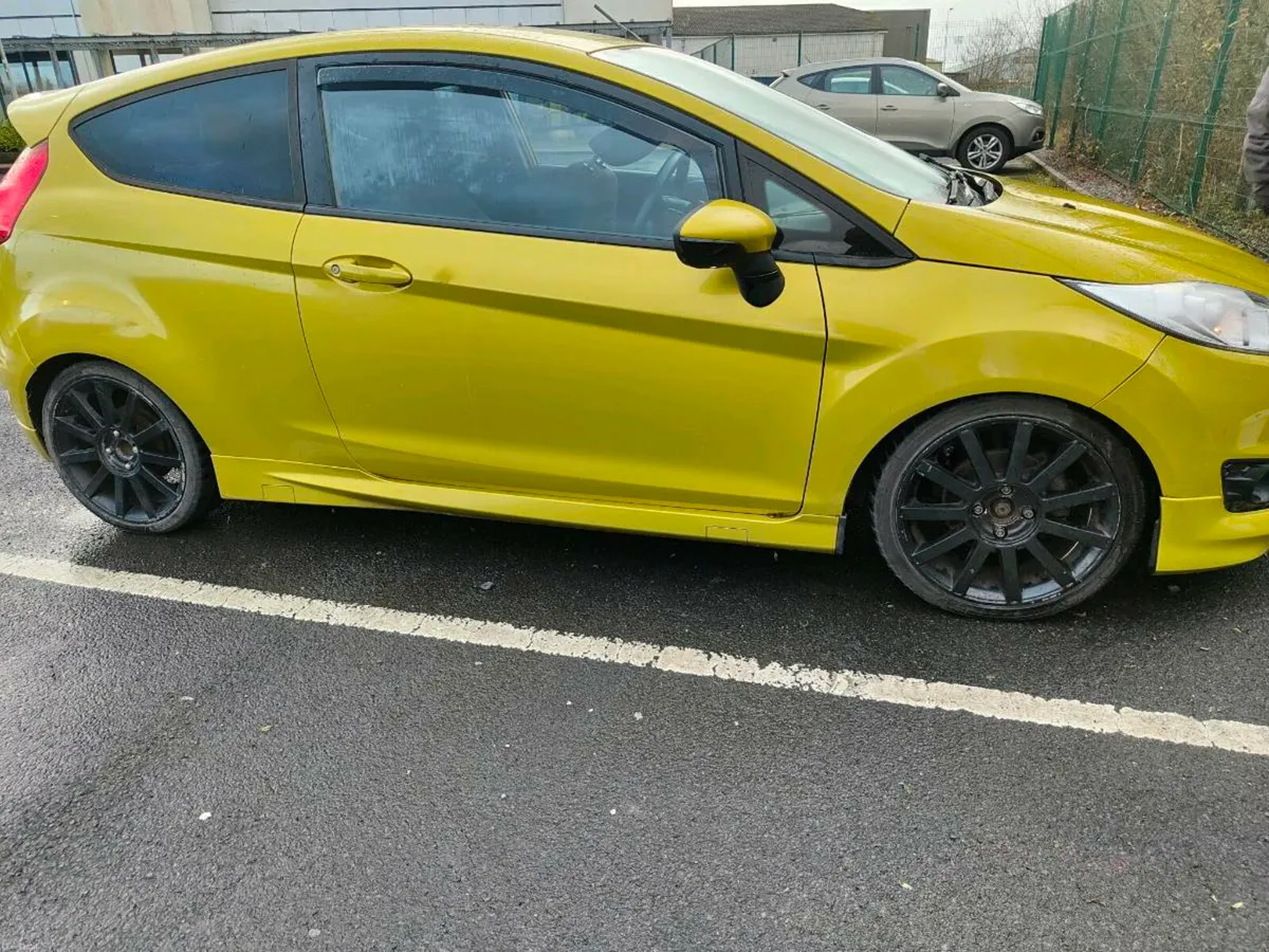Ford Fiesta 2014 - Image 2