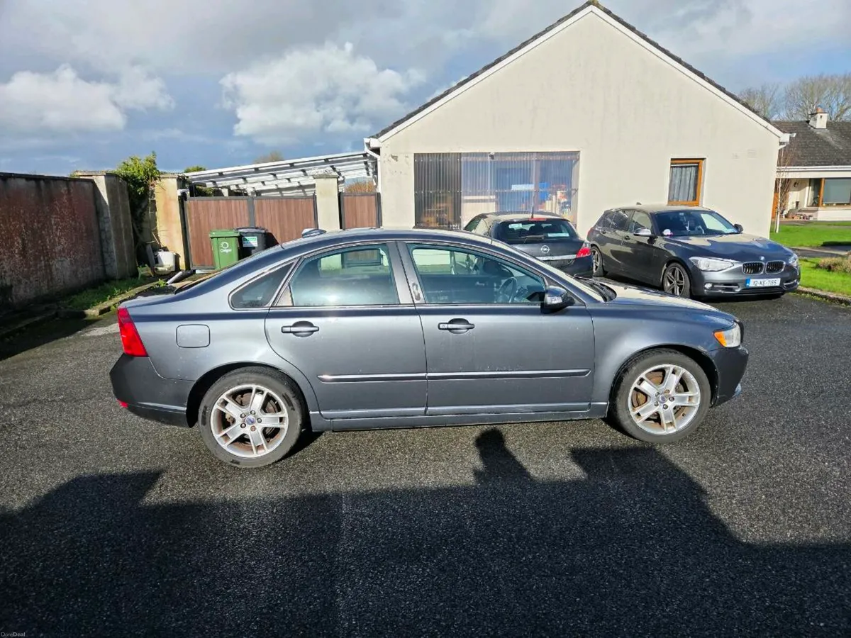 Volvo S40 - Image 1
