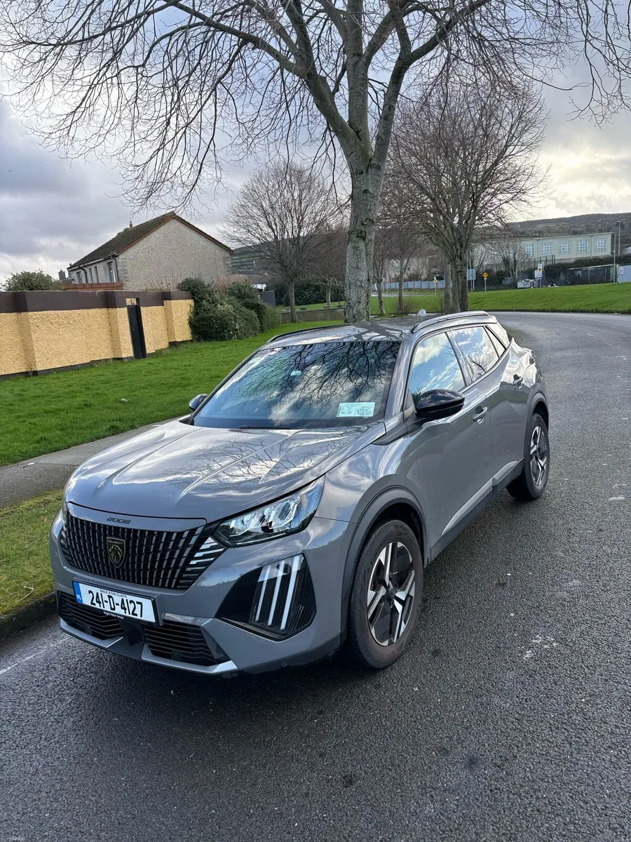 Peugeot 2008 ALLURE 1.2 130bhp - Image 4