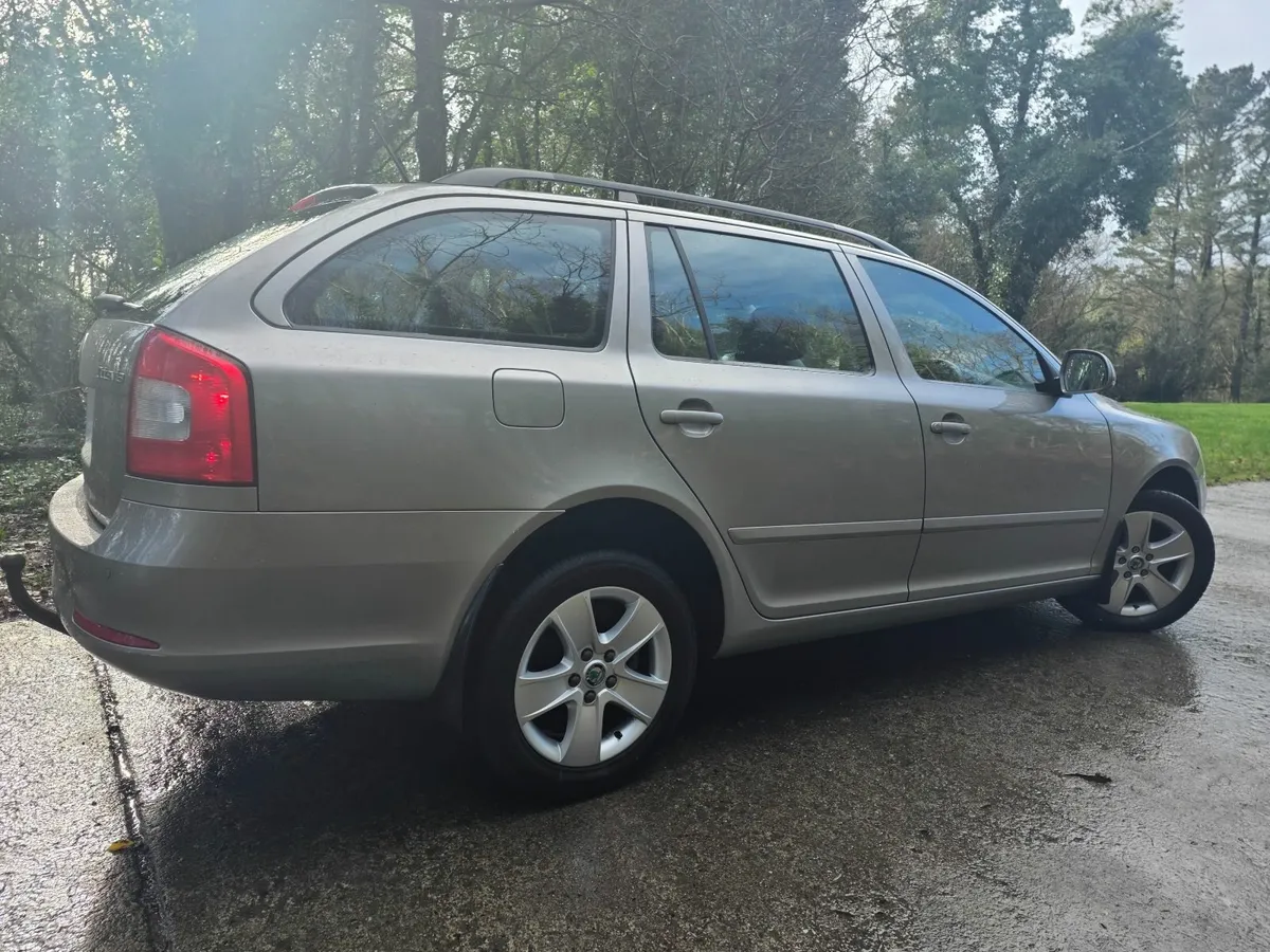 Skoda Octavia 1,6 DIESEL LOW MILAGE - Image 4
