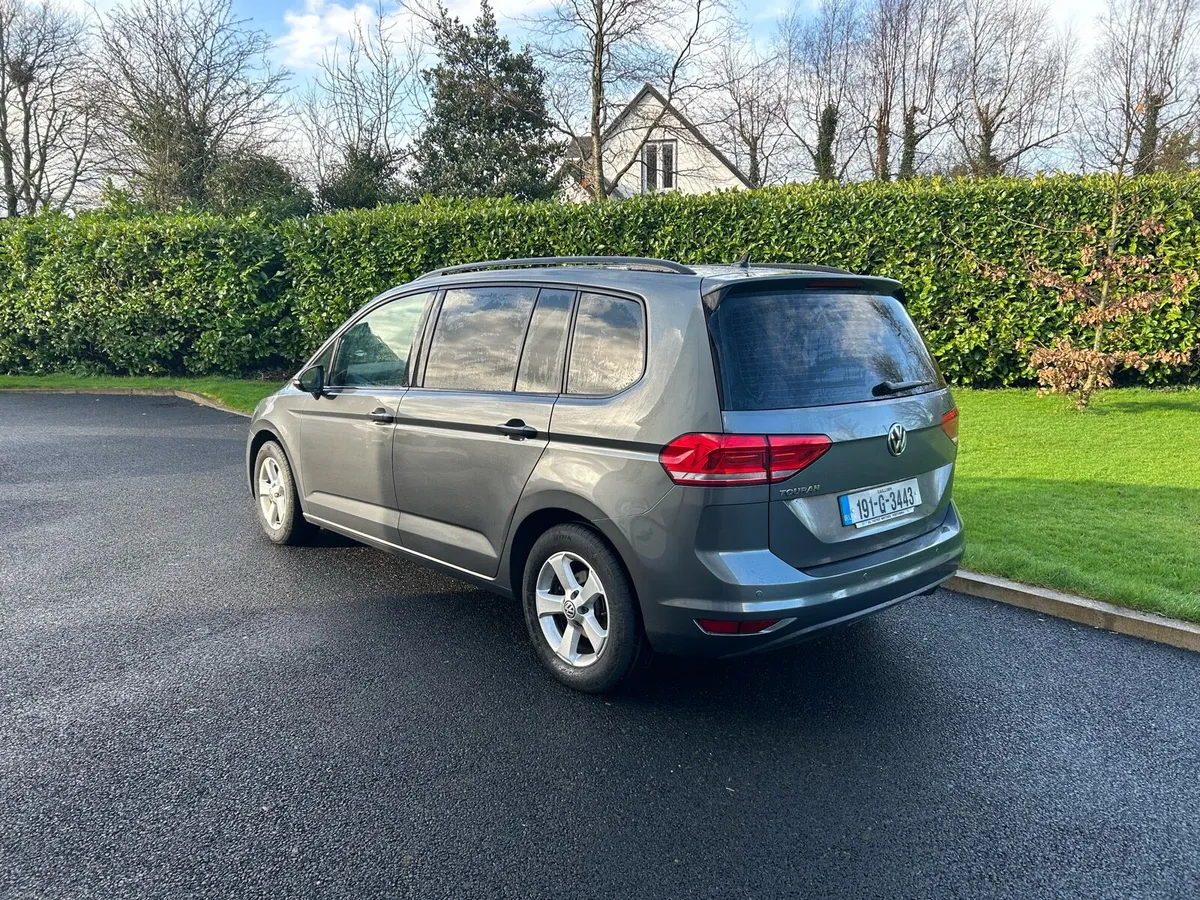 Volkswagen Touran - Image 2