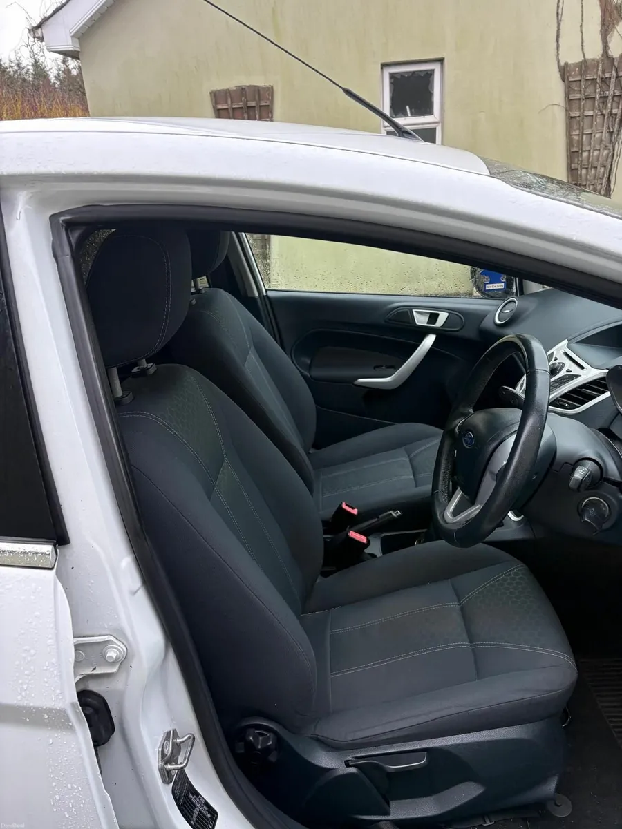 Ford Fiesta 2012 - Image 2