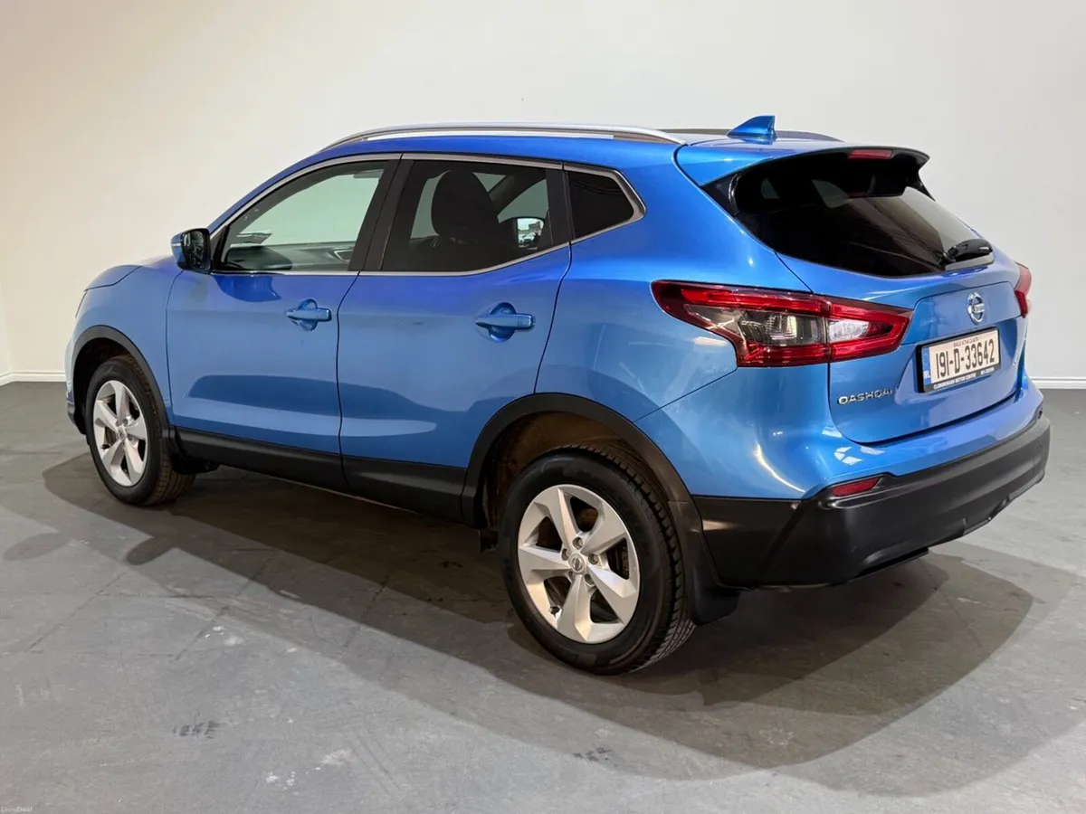 Nissan Qashqai 1.5d - Reversing Camera + Moon Roof - Image 4