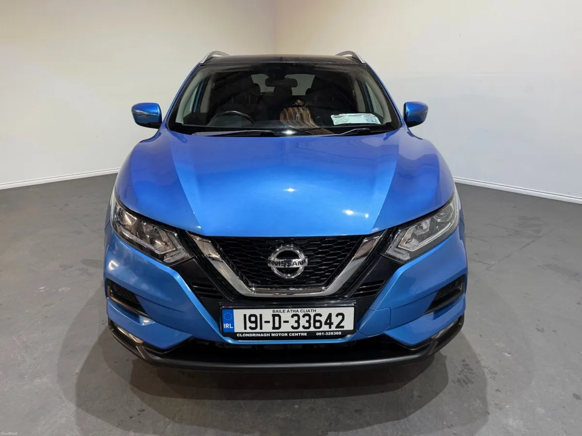 Nissan Qashqai 1.5d - Reversing Camera + Moon Roof - Image 2