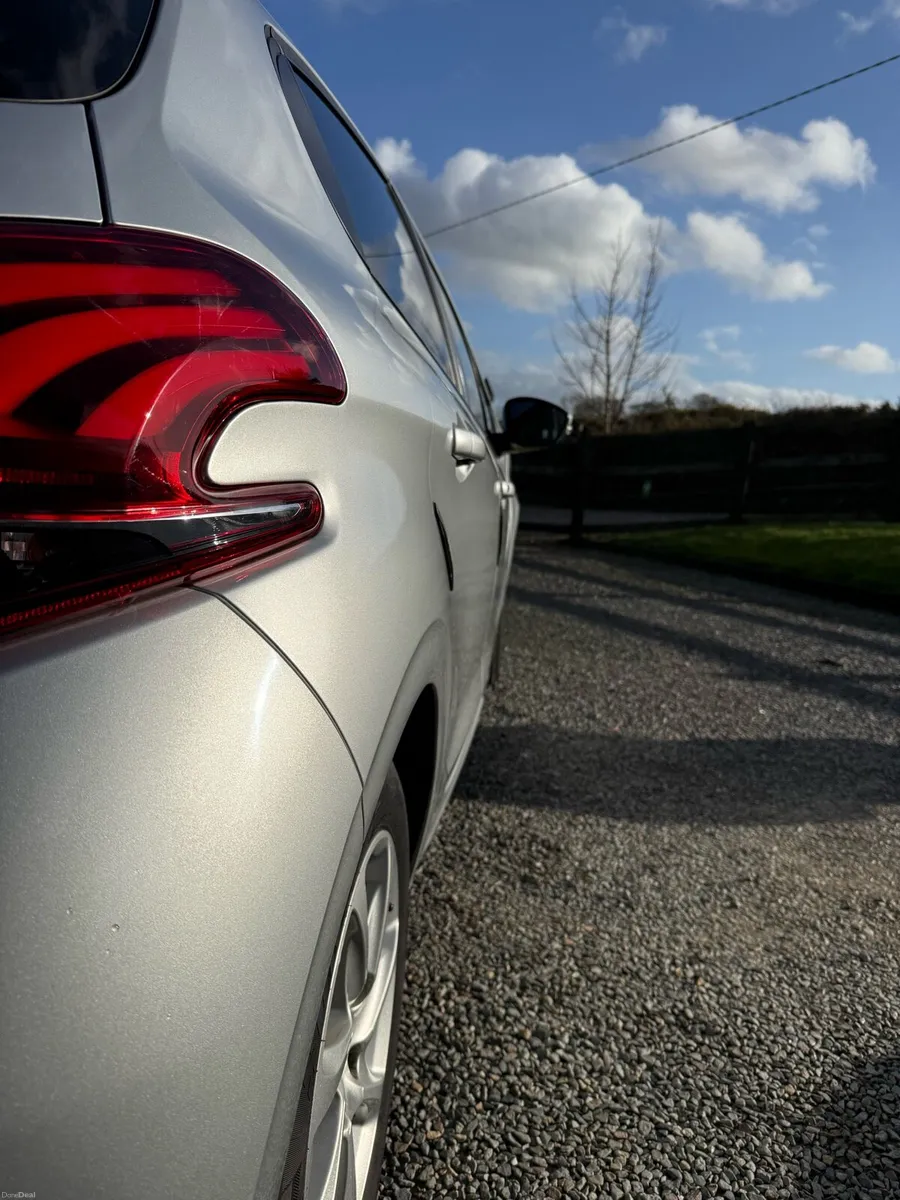 Peugeot 208 - Image 3
