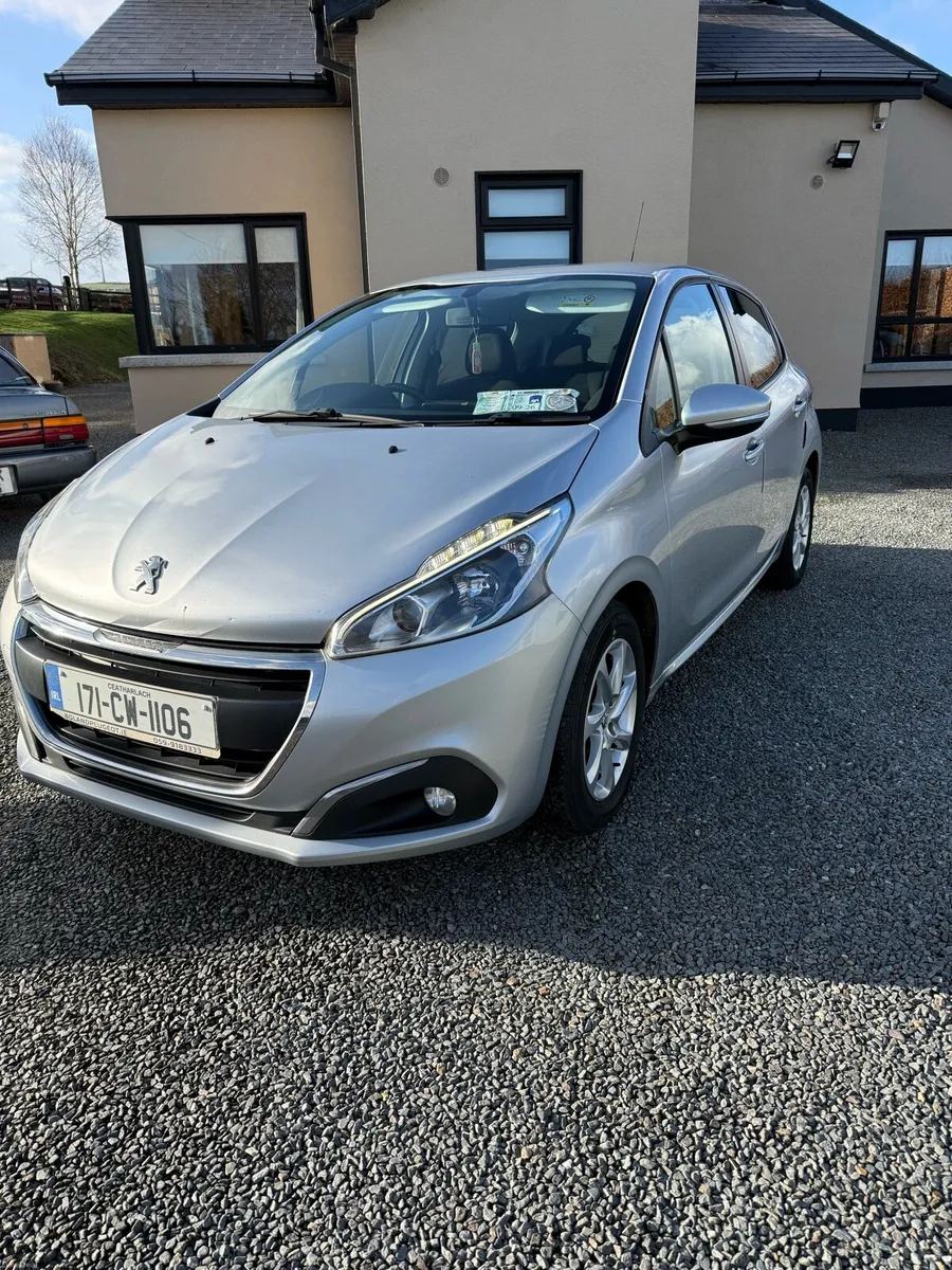 Peugeot 208 - Image 1
