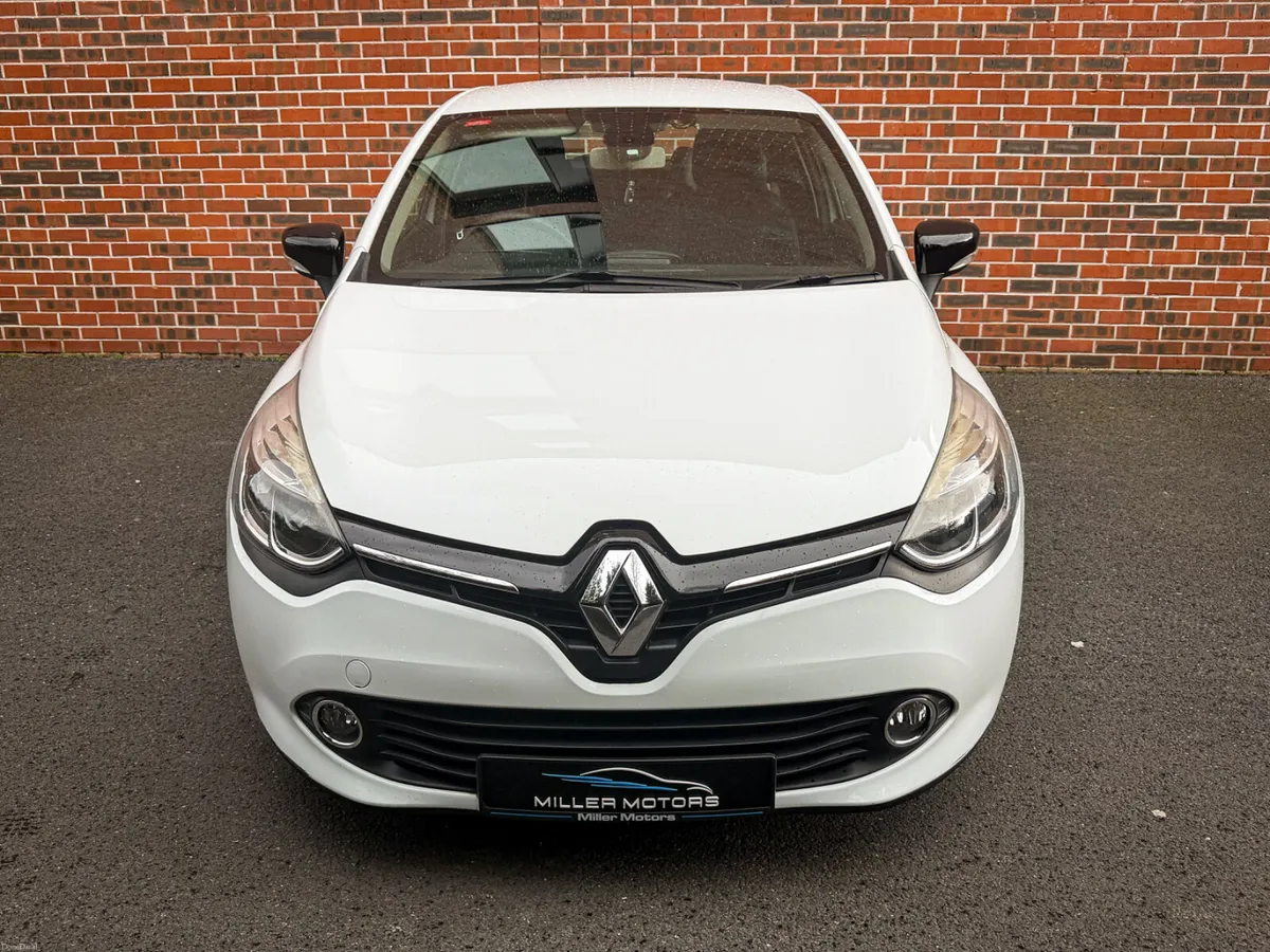 Renault Clio 2016 Apple car play + reverse camera - Image 3