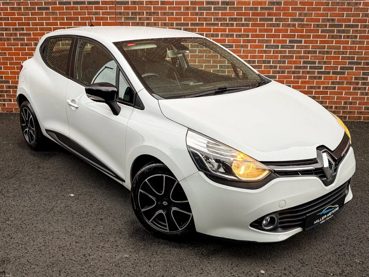 Renault Clio 2016 Apple car play + reverse camera - Image 1