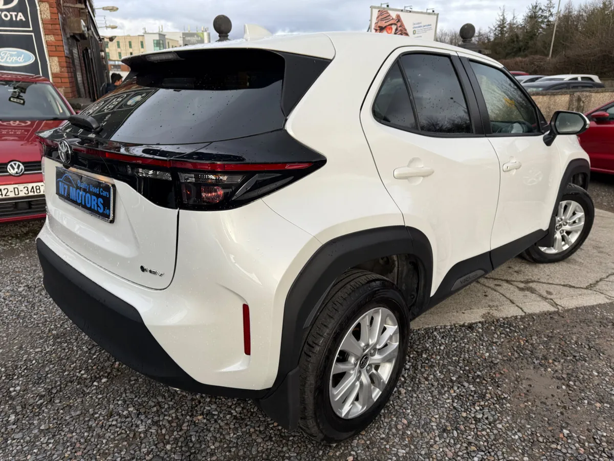 2025 Toyota Yaris Cross LUNA AUTO - Image 4