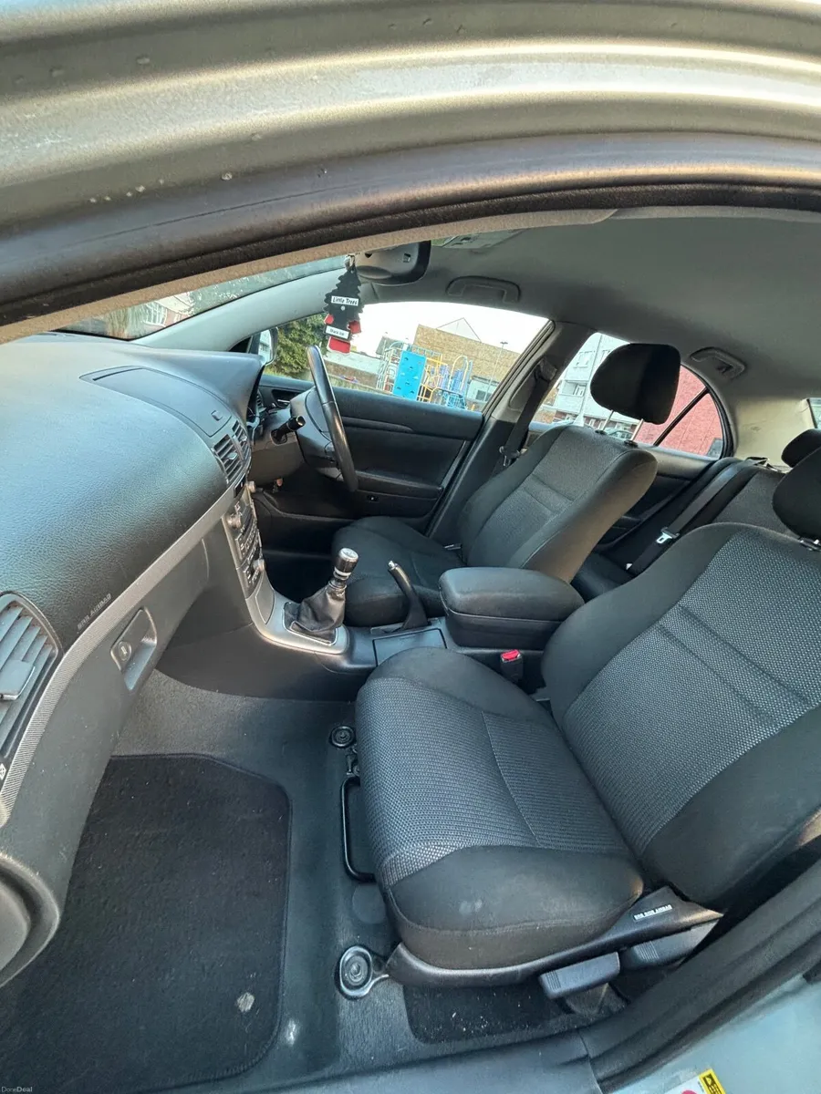 Toyota Avensis 2009 - Image 4