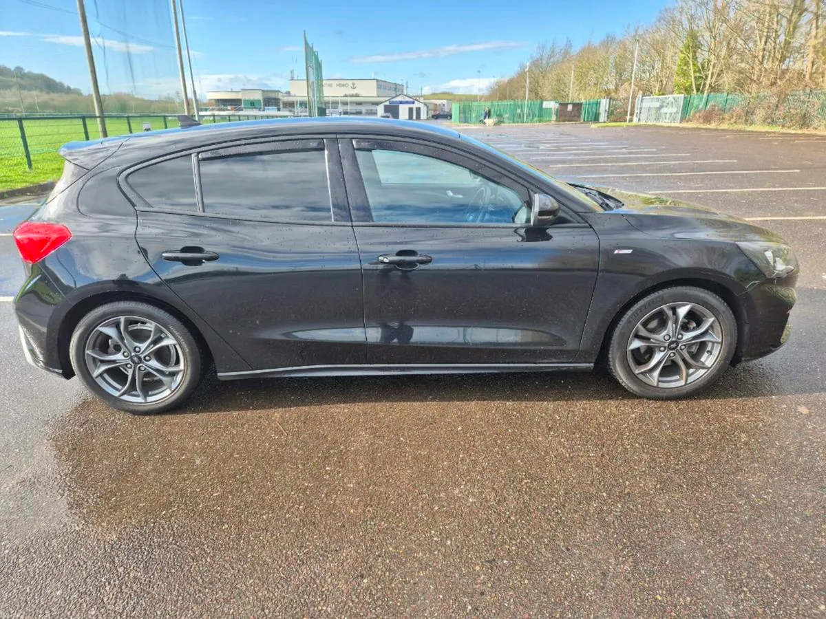 Ford Focus ST-LINE TDCI 2021 - Image 3