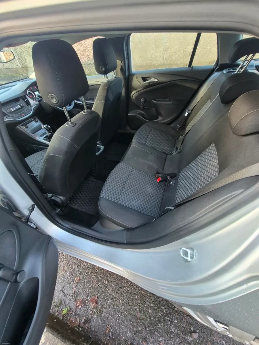 Opel Astra 2017 - Image 3