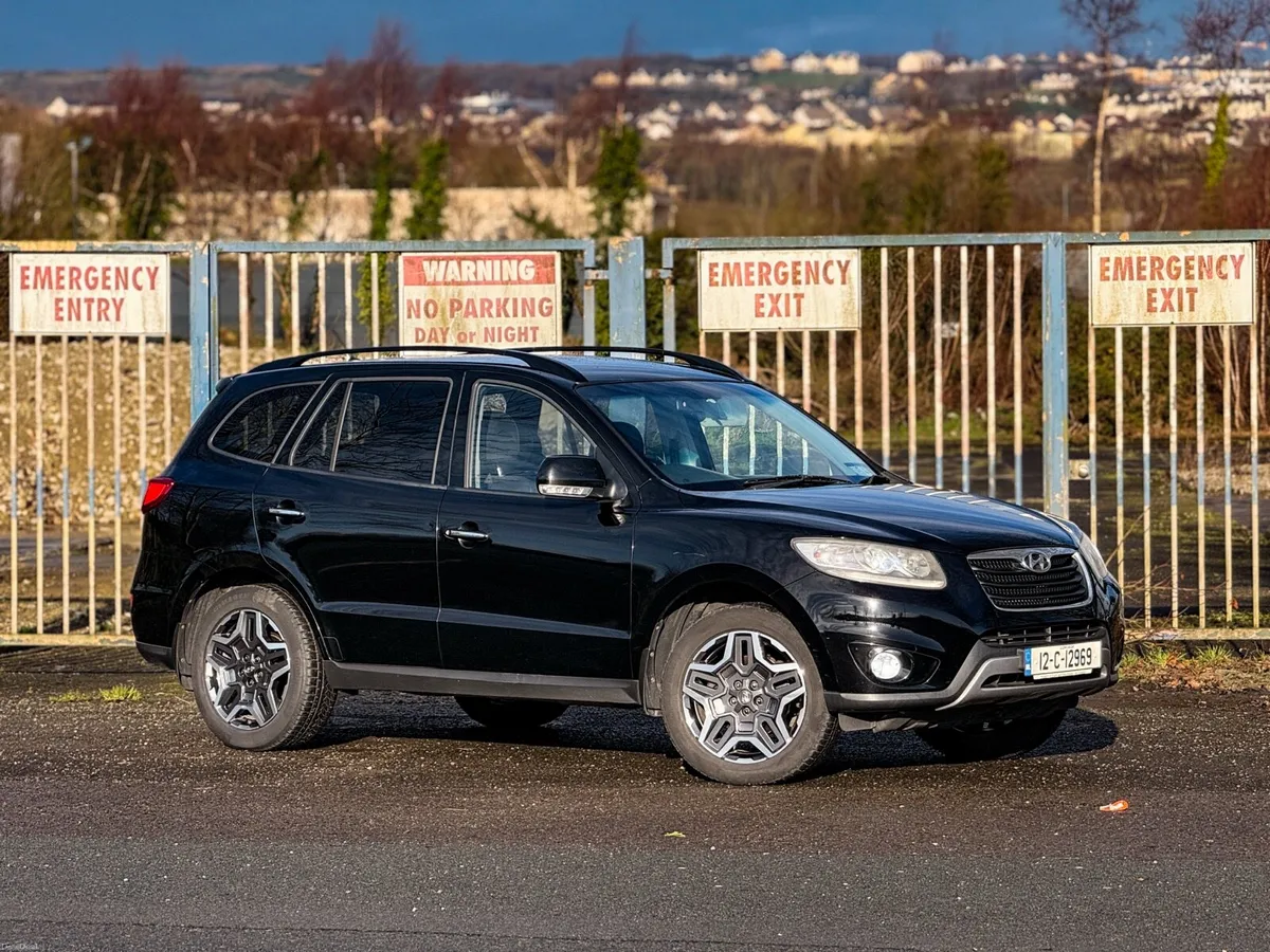 2012 Hyundai Santa Fe - Image 2
