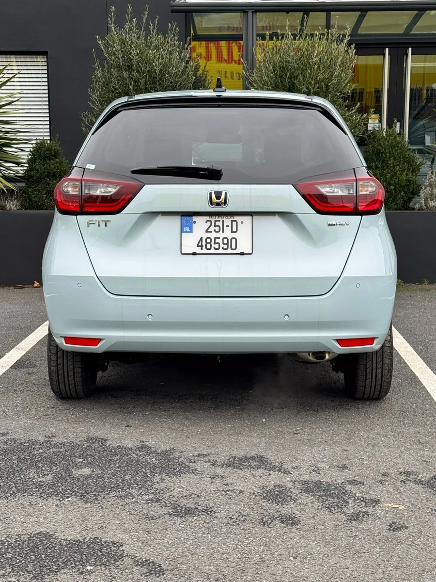 Honda Fit 2025 1.5 Hybrid 4WD - Image 4