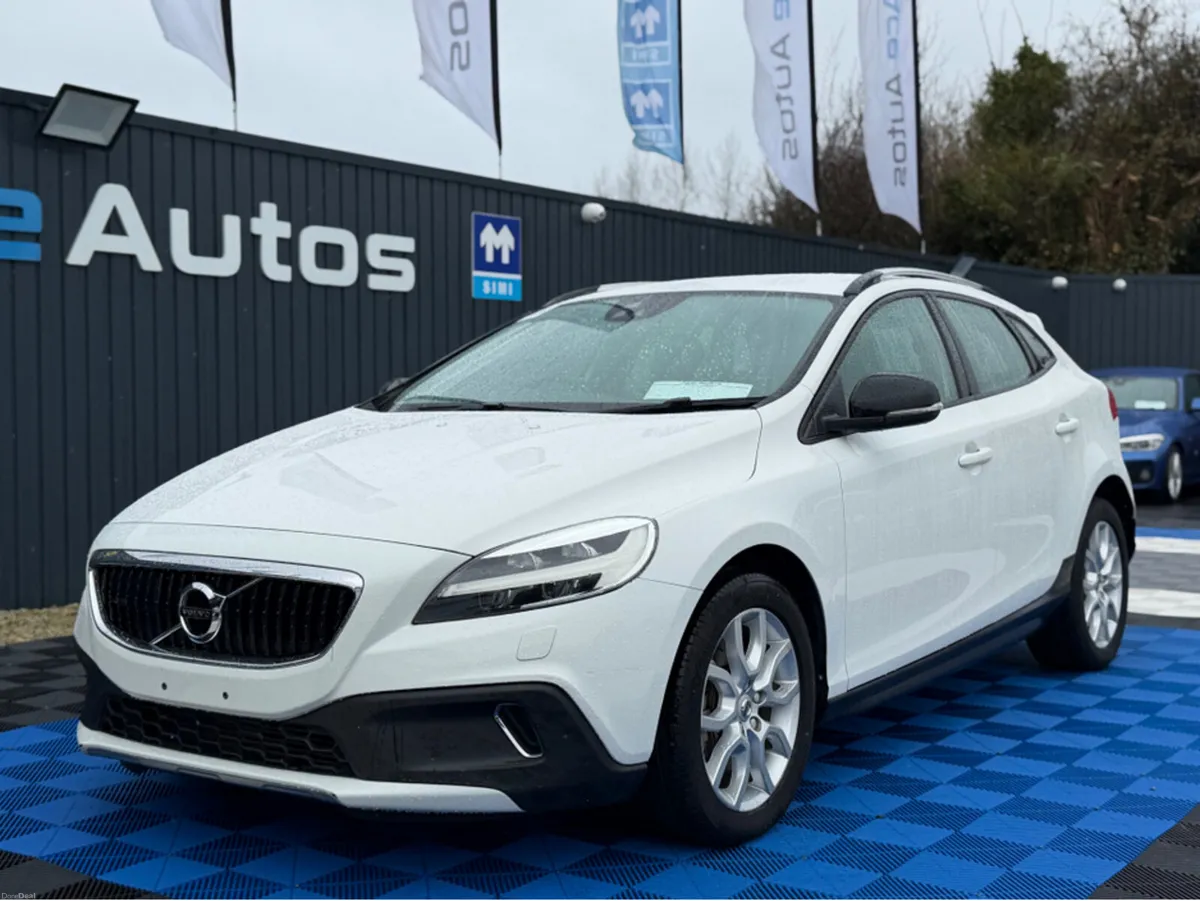 Volvo V40 2.0L DIESEL - 4WD - AUTO - 12M WARRANTY - Image 2
