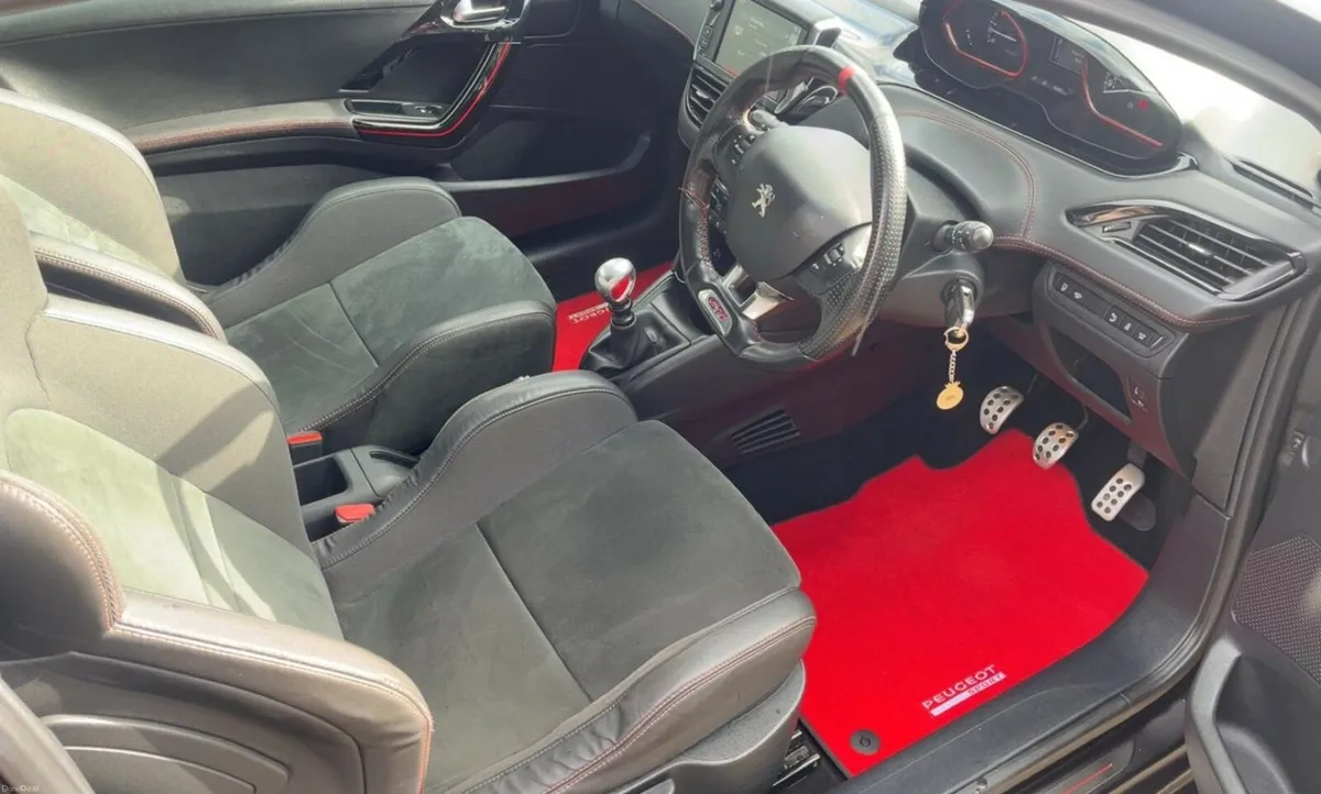 Peugeot 208 Gti 30th anniversary - Image 3