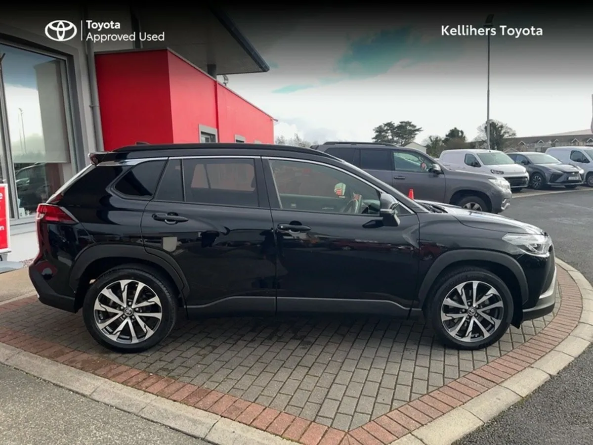 Toyota Corolla Cross HYBRID ELECTRIC SPORT - Image 3