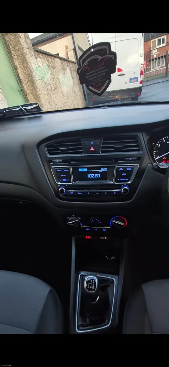 2017 Hyundai i20 - Image 3