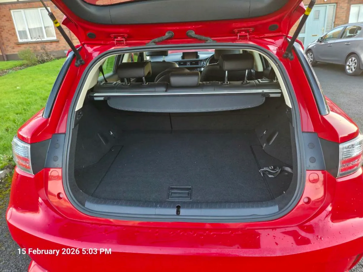 2017 Lexus CT200h Executive 5DR – Hybrid - Image 3