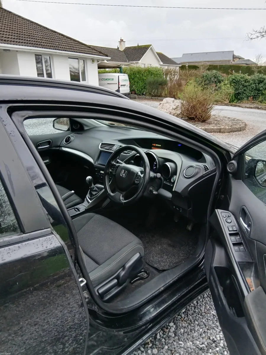 Honda Civic 2017 - Image 2