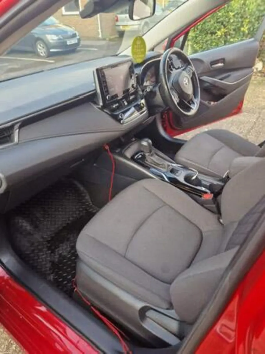 231 Toyota Corolla hybrid luna - Image 2