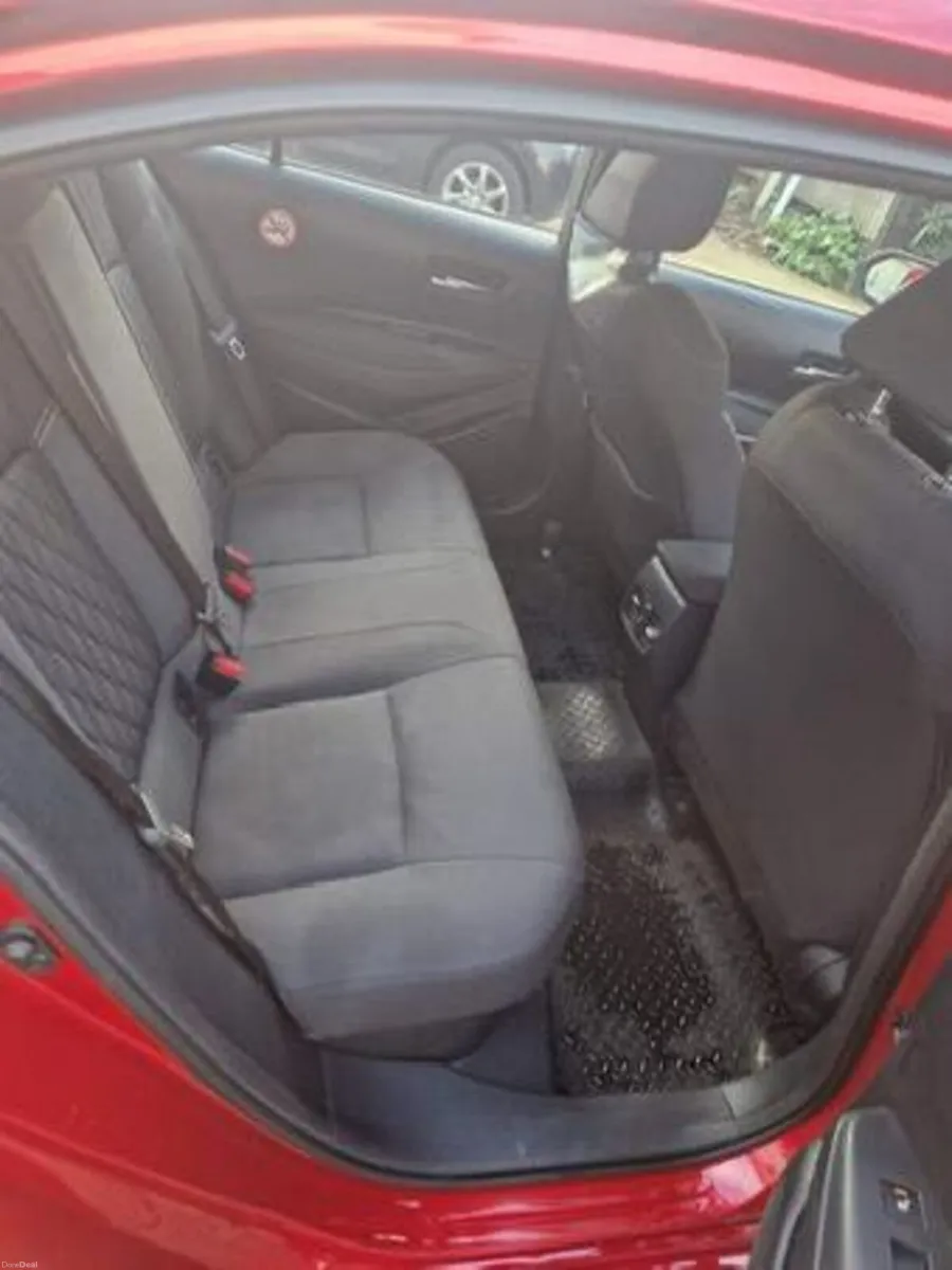 231 Toyota Corolla hybrid luna - Image 4