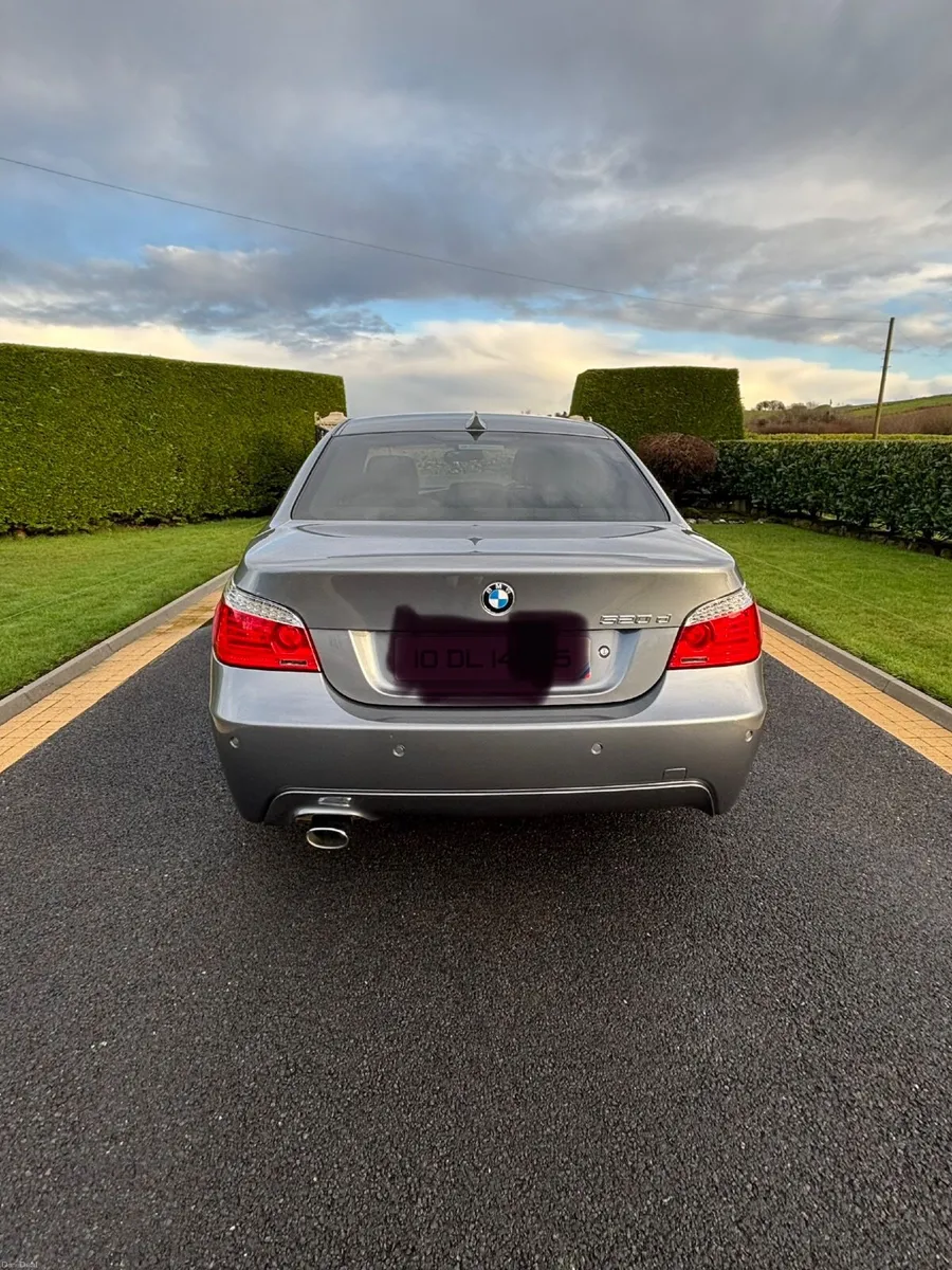 BMW 5-Series 2010 - Image 3