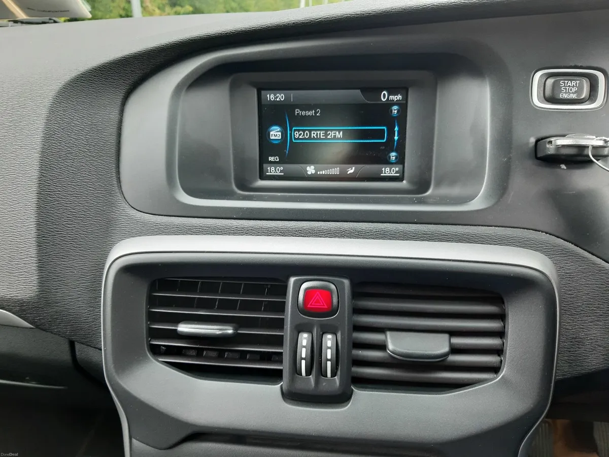 Volvo V40 2012 - Image 4