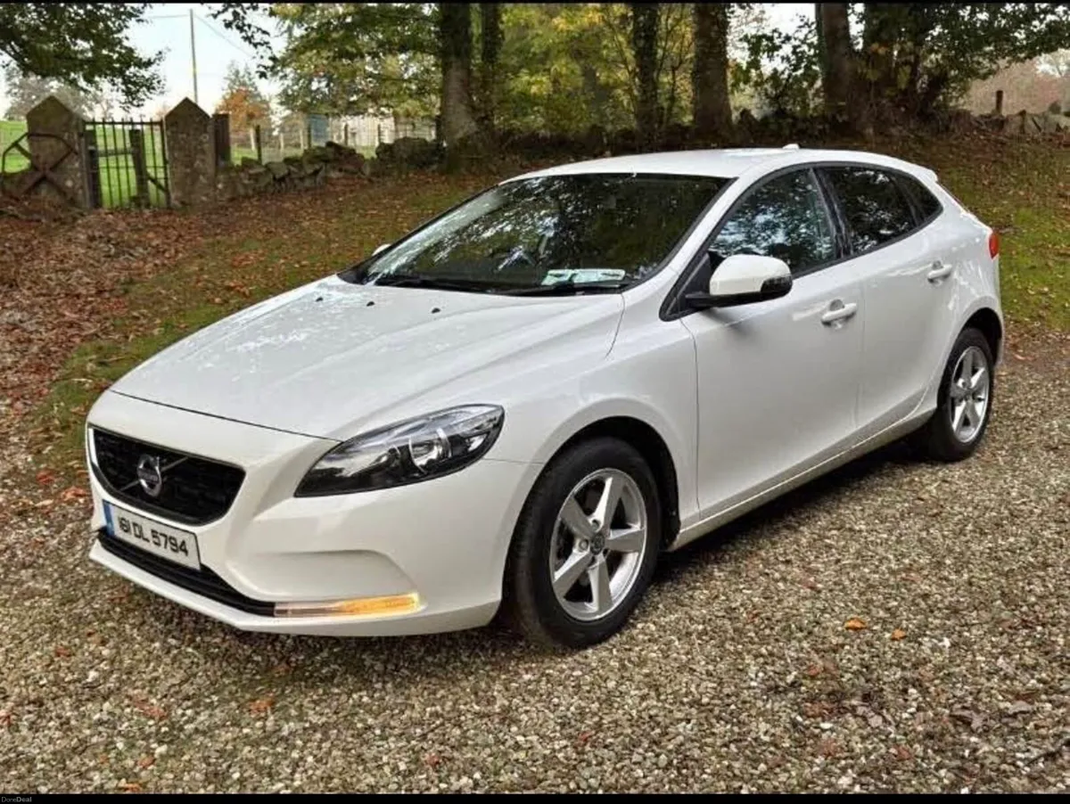 Volvo V40 D2 - Image 1