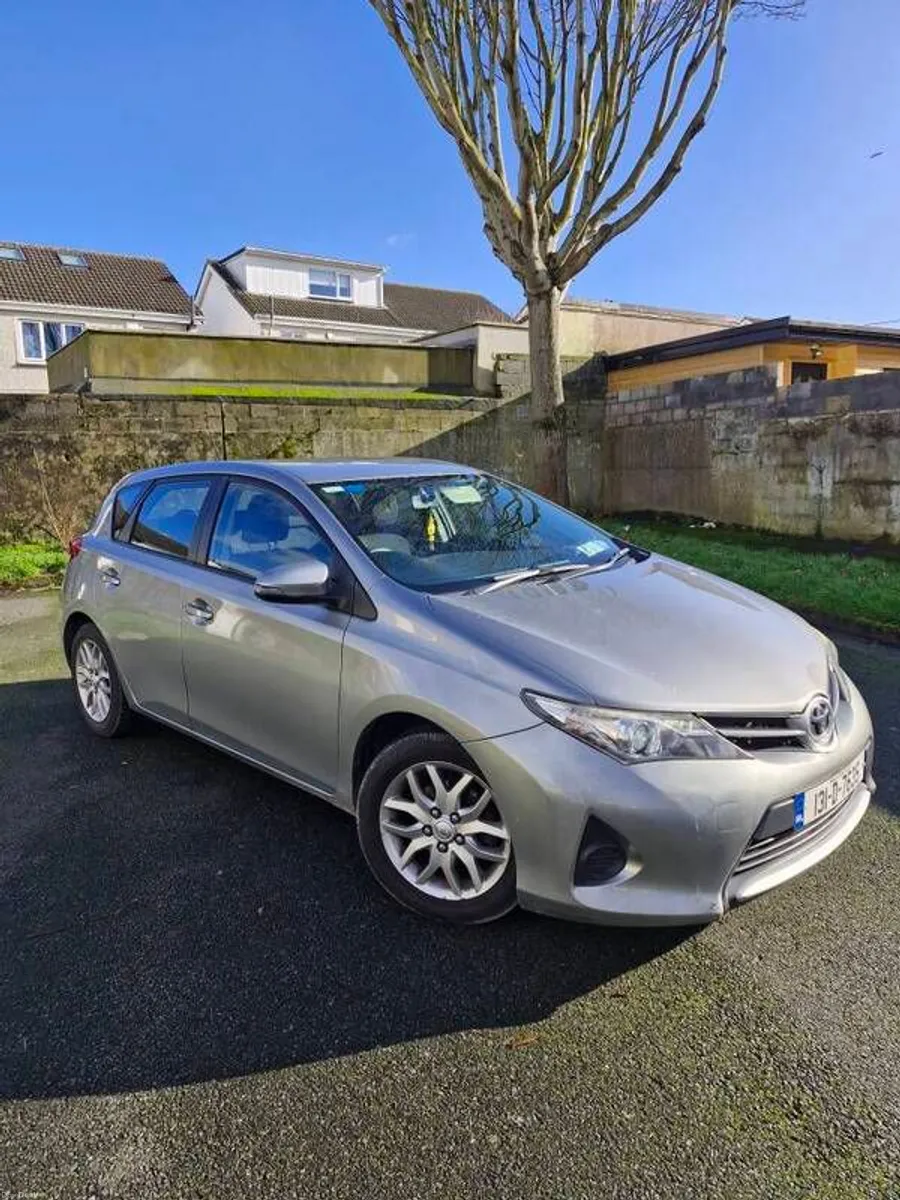 2013 Toyota Auris - Image 1