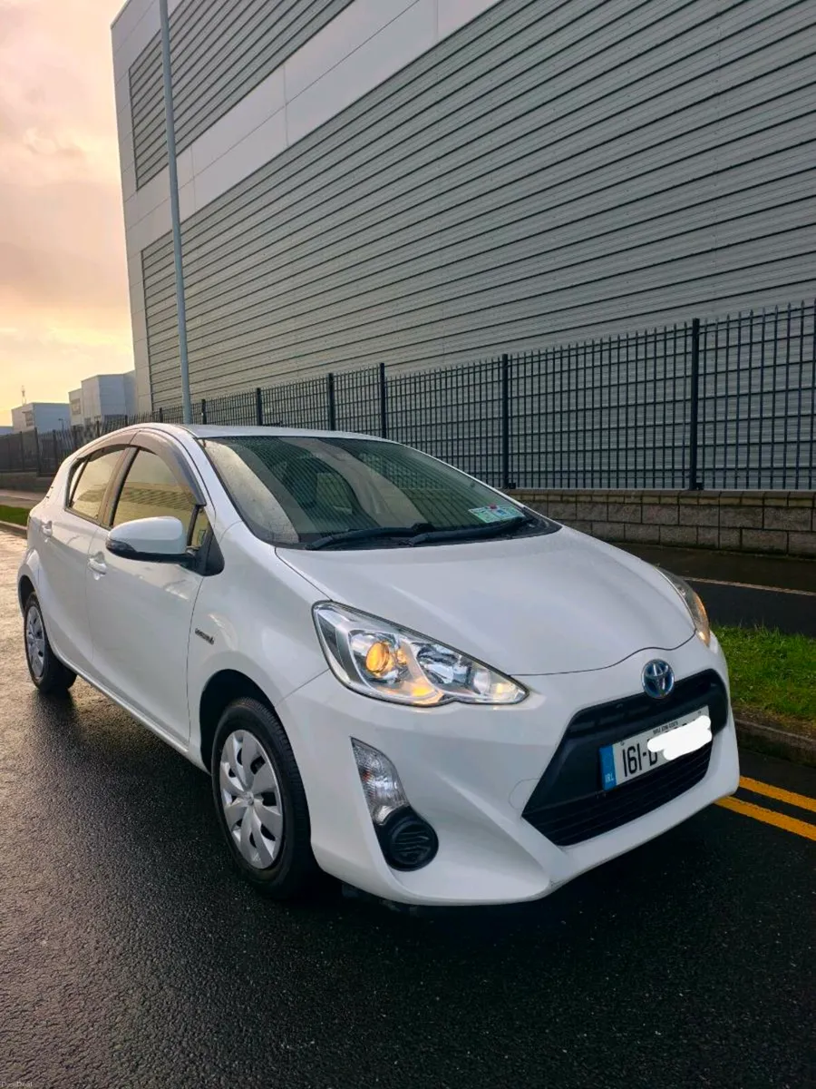 Automatic Hybrid Toyota Aqua 2016 NCT/TAX - Image 1