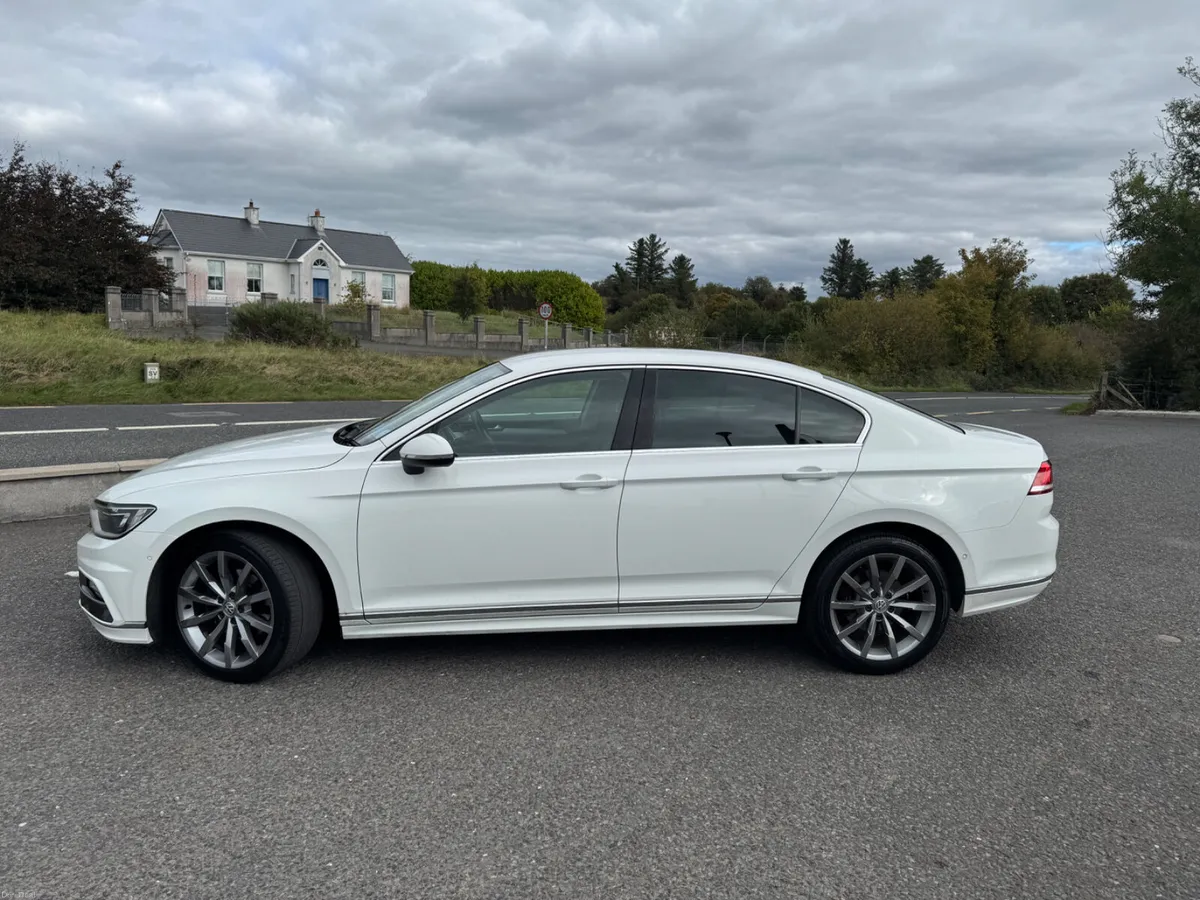 Volkswagen Passat 2017 - Image 2