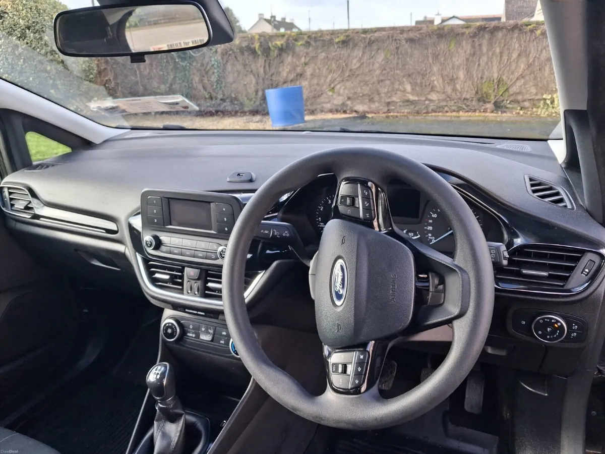 Ford Fiesta 2019 - Image 2