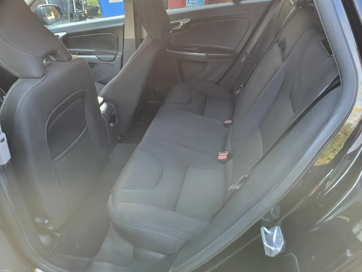 Volvo V60 2016 - Image 2