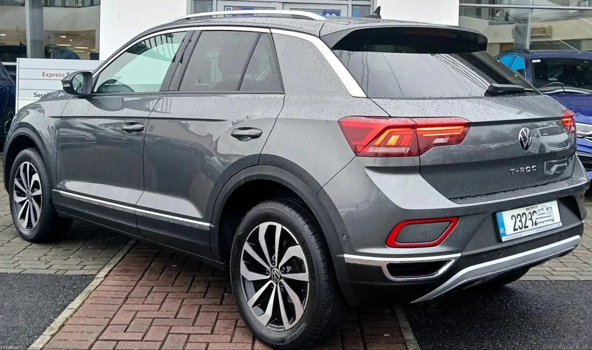 Volkswagen T-Roc Style 2.0 TDI 116HP **REAR VIEW C - Image 3