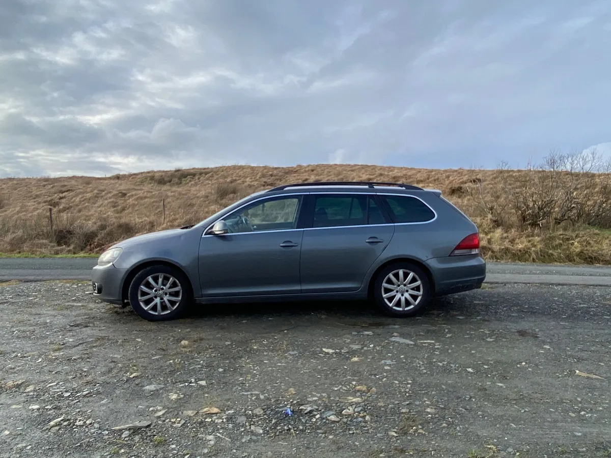 Volkswagen Golf 2010 - Image 2