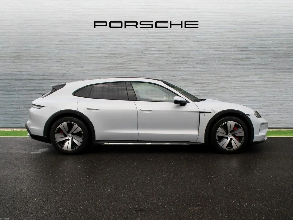 Porsche Taycan 4S Cross Turismo - Image 4