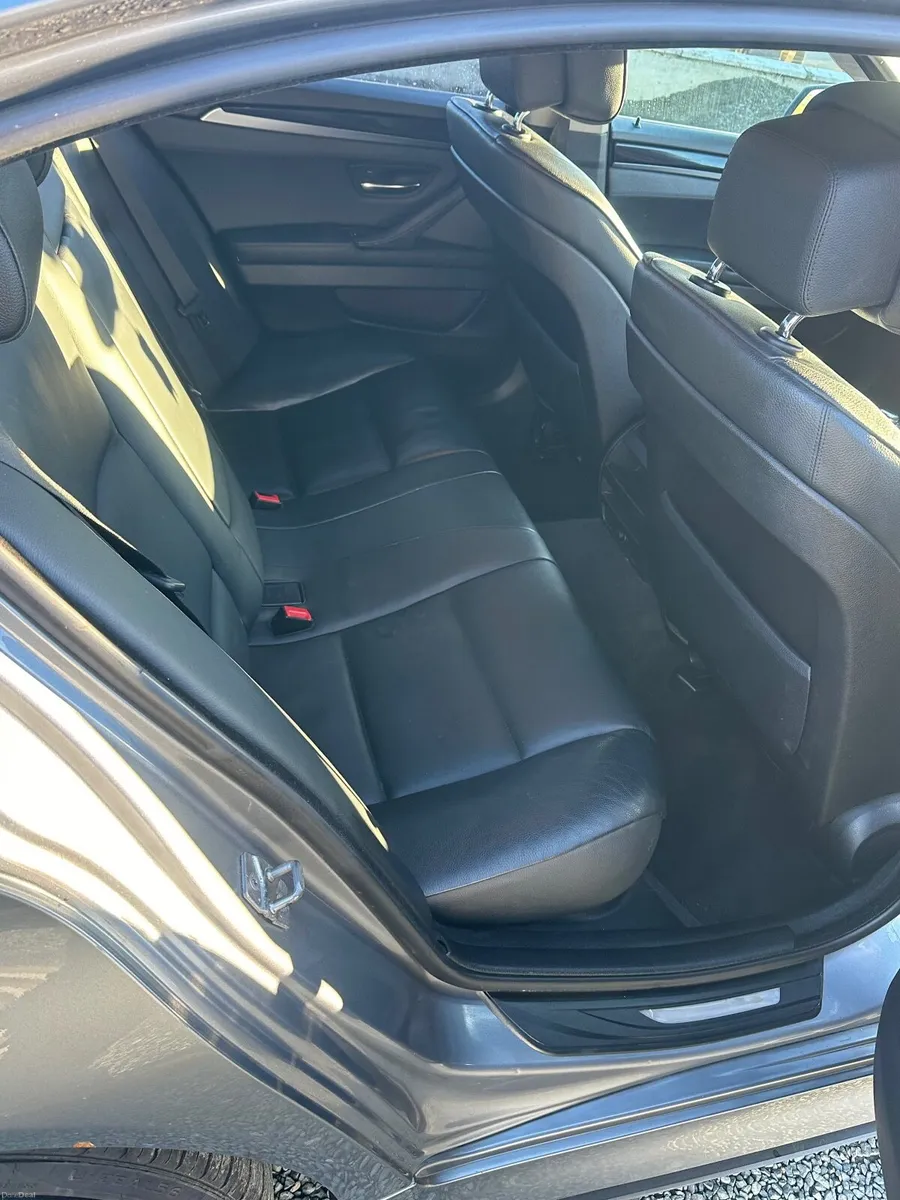 BMW 5-Series 2011 - Image 3
